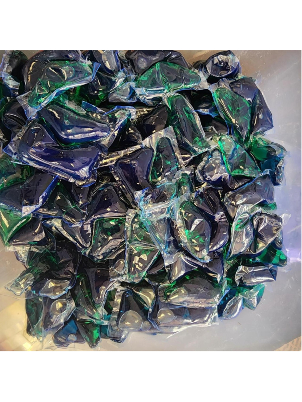 Blue and green laundry Detergent 250 pods with oxi clean